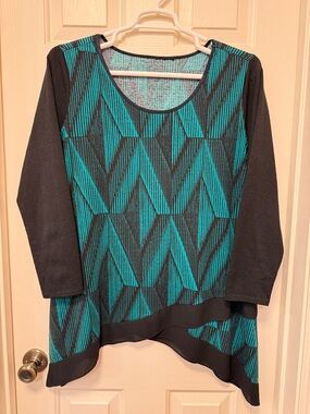 Long Sleeve Teal Geometric Tunic Top with Black Sleeves